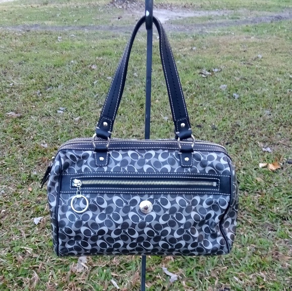 Coach Handbags - 👜GUC Coach bag👜